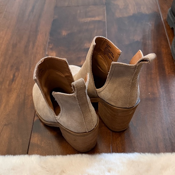Steve Madden tan booties - Picture 3 of 3
